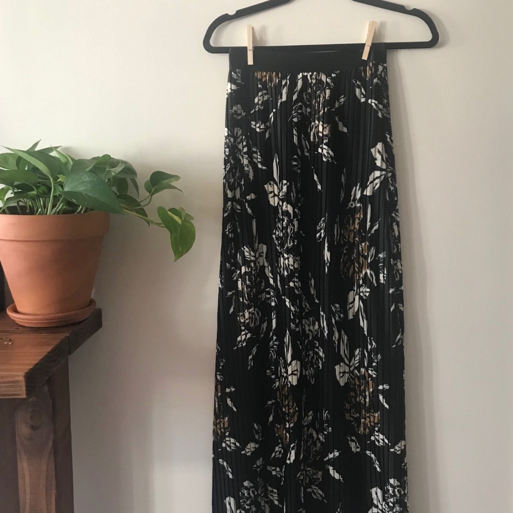 SOCIALITE Black Printed Maxi Skirt